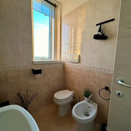 Loft Elegante E Ultra Moderno * 拉蒂纳